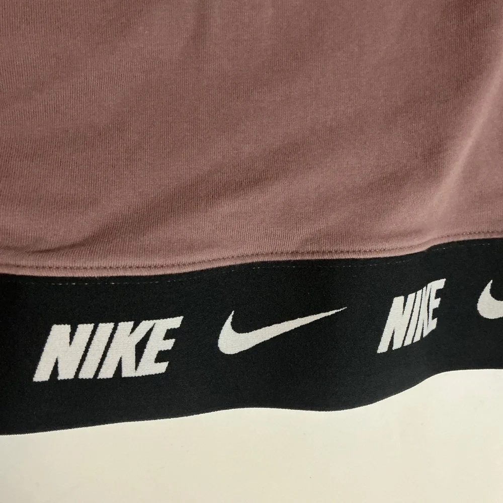 Nike maroon cropped athletic top on the east side size medium - Picture 5 of 7